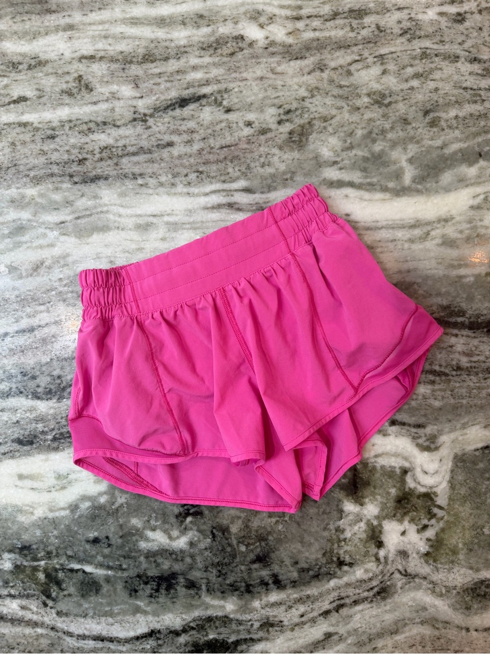 Lululemon Hotty Hot Short Sonic Pink
Size 2